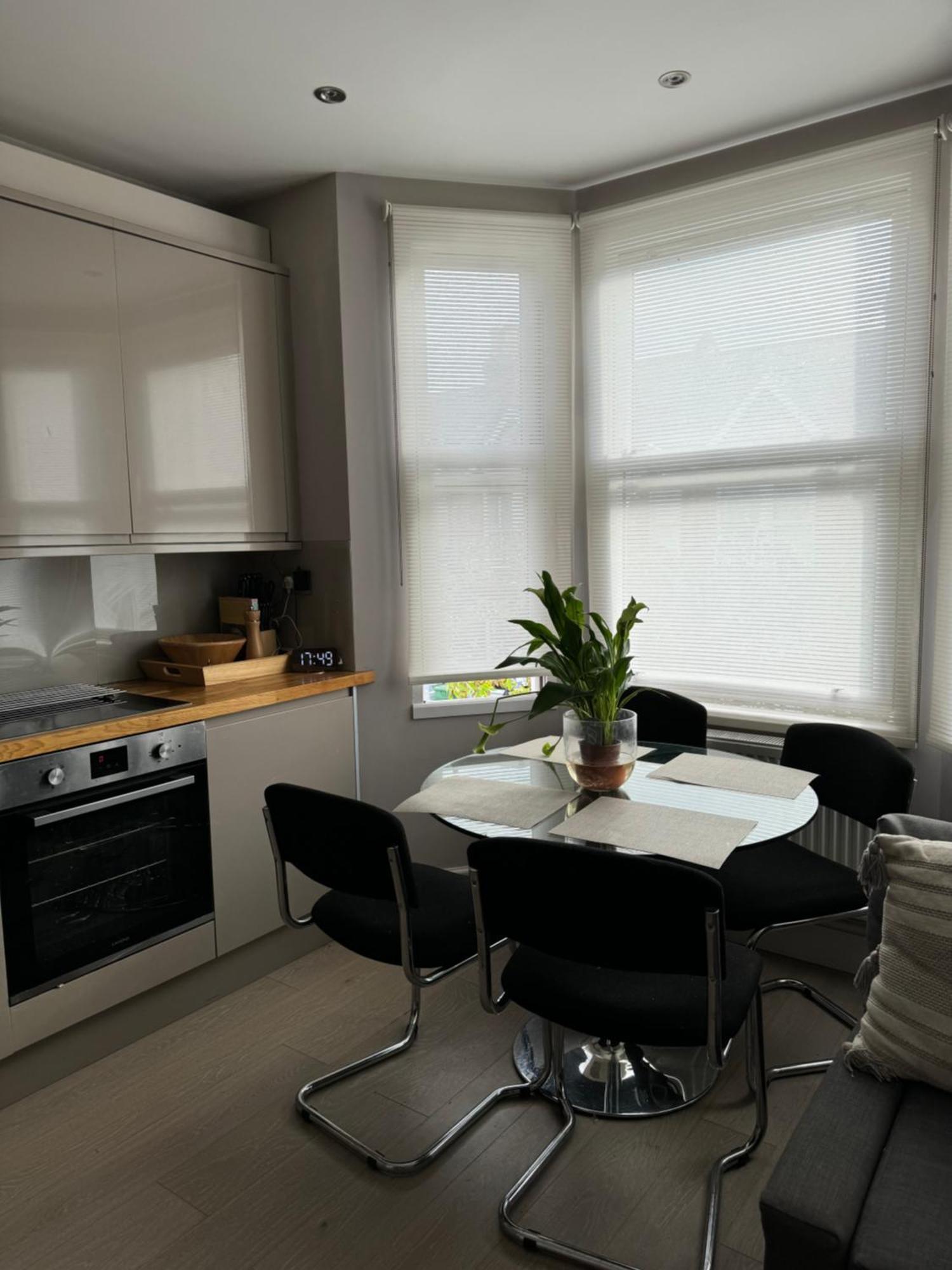 Apartment Stronsa B London